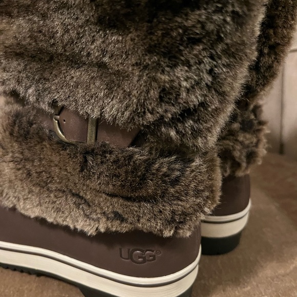 Women’s of boots, size 7, leather and sheepskin - Picture 2 of 4